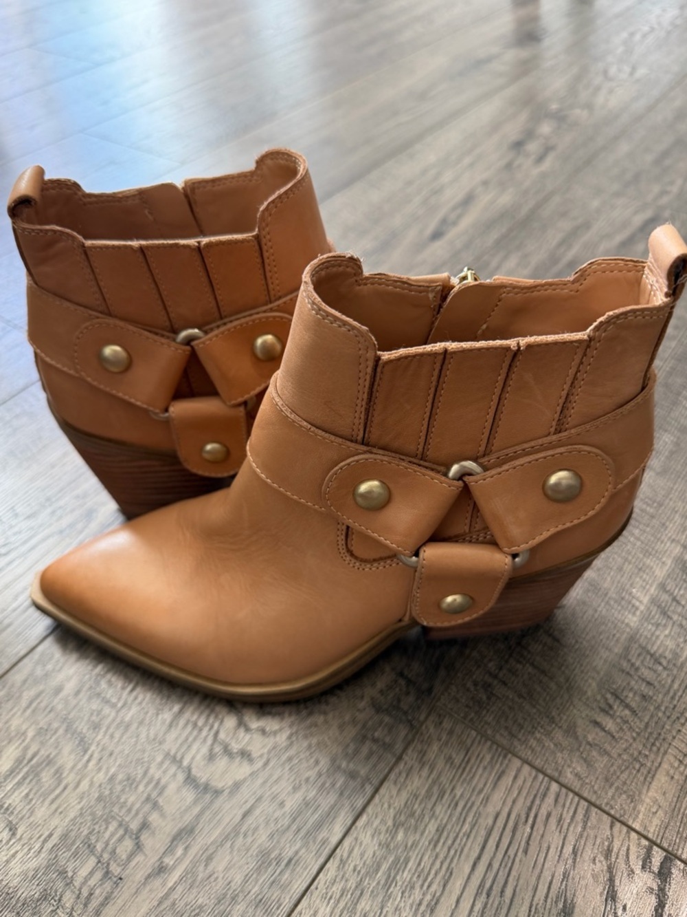 Vince Camuto Cognac Leather Ankle Booties with Studded Strap Detail Sz 6M